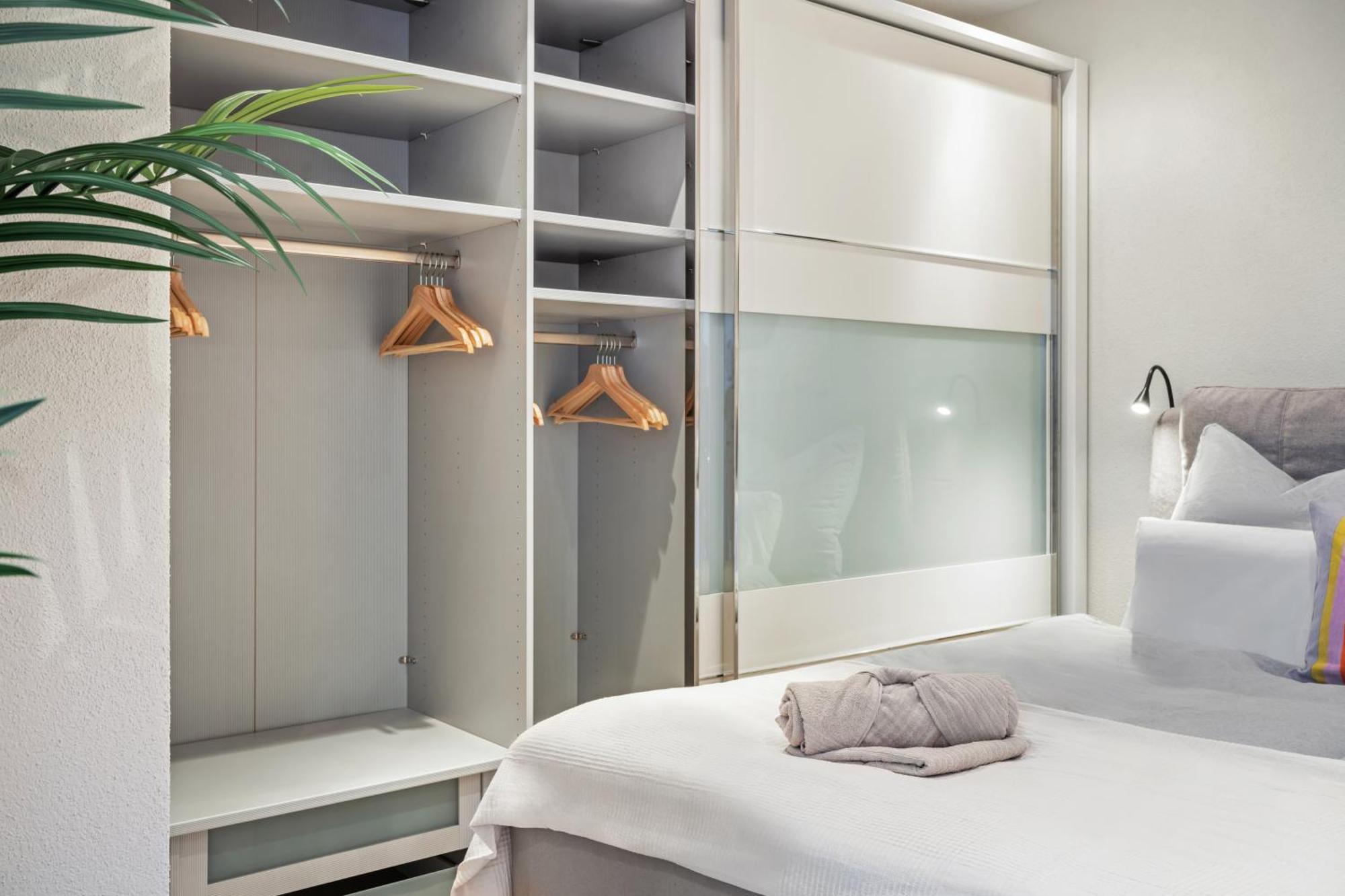 Edler Wohnraum Schwanenteich-Suite Mit Balkon, Kaffeevollautomat, Lift & Parkplatz Цвиккау Экстерьер фото